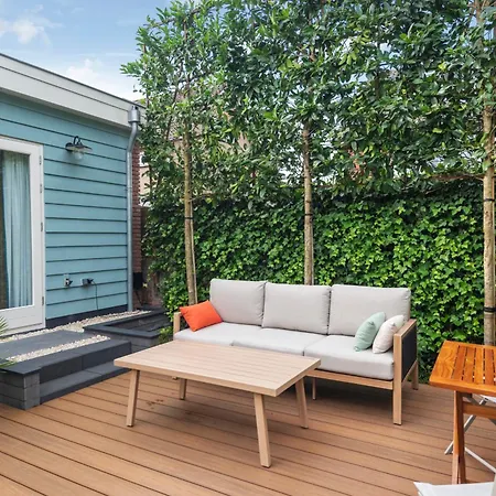 Blue Oasis - Free Parking