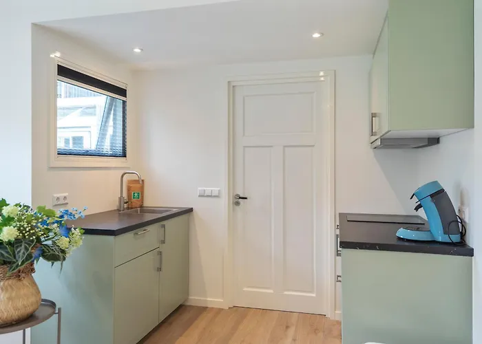 Blue Oasis - Free Parking